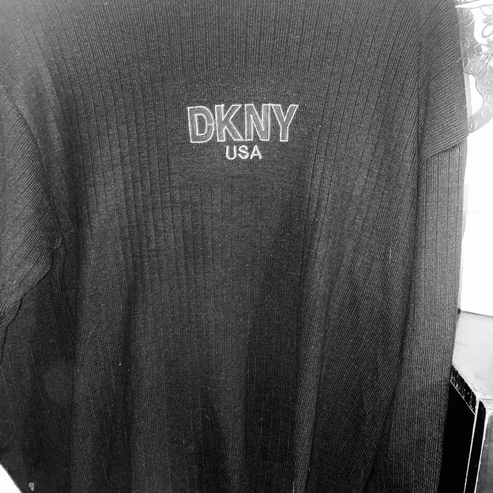 DKNY sweater unisex